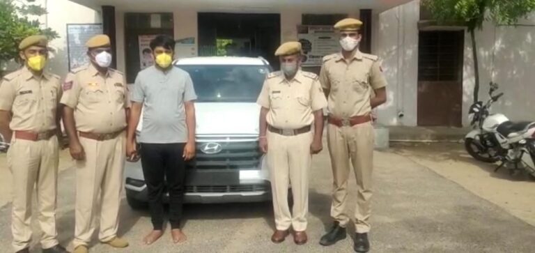 सांचौर : गाड़ी के आगे पीछे वकील का लोगों, प्लेट पर सरपंच लिखकर कर रहा था तस्करी, चोरी की गाड़ी व अफीम के साथ गिरफ्तार