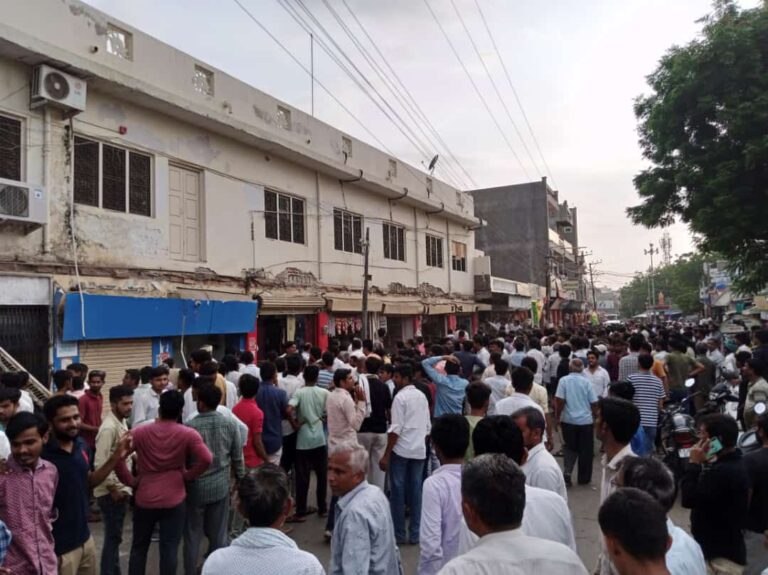 दर्दनाक हादसा : सांचौर शहर में बैंक की बिल्डिंग का छज्जा गिरा, 3 जनों की मौत, 4 घायल