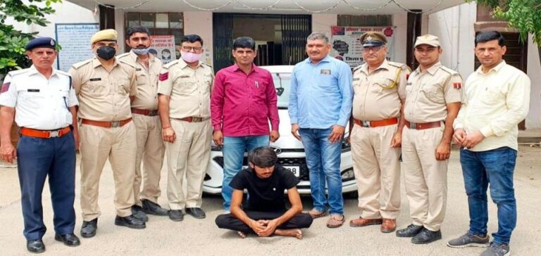 सांचौर के करड़ा चार रास्ता पर कार्यवाही, 26 कार्टन शराब के साथ आरोपी गिरफ्तार