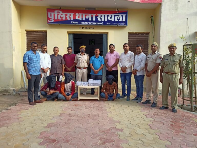 3 जनों ने मिलकर की थी सायला के ज्वैलर्स साथ लूट, गहने बेचने सूरत गए पकड़े गए