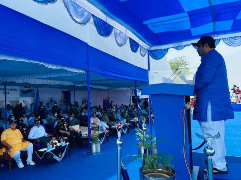 14 मिनट बोलें गडकरी : 350 किमी क्षेत्र में यहां पर कोई एयरपोर्ट नहीं, इसलिए बनना चाहिए, अगर जमीन की जरूरत पड़ी तो हम दे देंगे, जिससे डिफेंस के साथ-साथ आजमन को मिले फायदा 