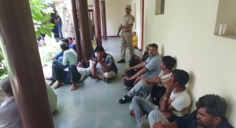 सांचौर 34.55 लाख रुपए की जुआ राशि पकड़ी, होटल संचालक समेत 45 जने गिरफ्तार, 41 गुजराती हैं आरोपी 