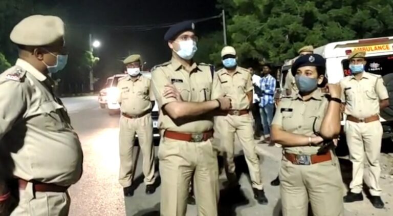 नए एसपी का शहर भ्रमण : पद संभालने के बाद पहली रात्रि को जालोर शहर की सड़कों पर निकले एसपी अग्रवाला 