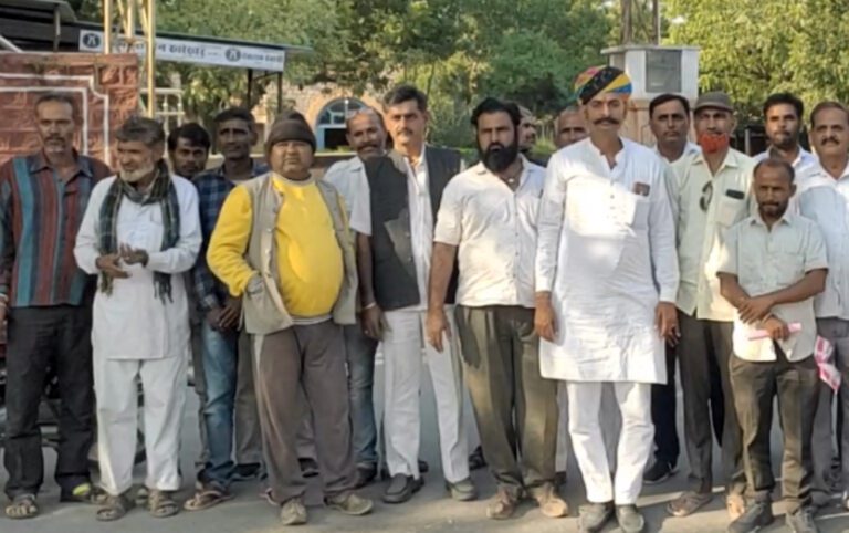 अवैध रॉयल्टी वसूली पर गुस्साए आहोर के ग्रामीण, बोलें – गुंडों को यहां लाकर छोड़ा, आतंक फैला रहे हैं