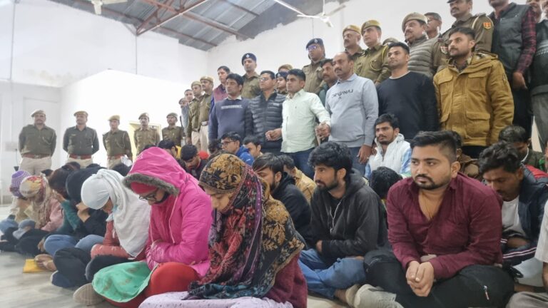 सांचौर की आरके बस में 45 अभ्यर्थियों को पढ़ाया जा रहा था पींडवाड़ा-उदयपुर हाईवे पर पेपर, 49 जने गिरफ्तार, अधिकतर जालोर के